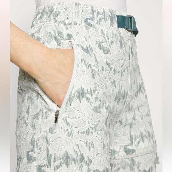 Athleta Trekkie Convertible Hike Pant Ethereal Bloom Magnolia White 22 - Picture 5 of 13